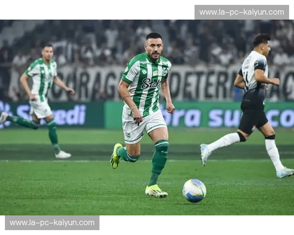 绿茵激荡：弗鲁米嫩塞与沙佩科恩斯的宿命之战，那抹穿越时空的足球灵魂